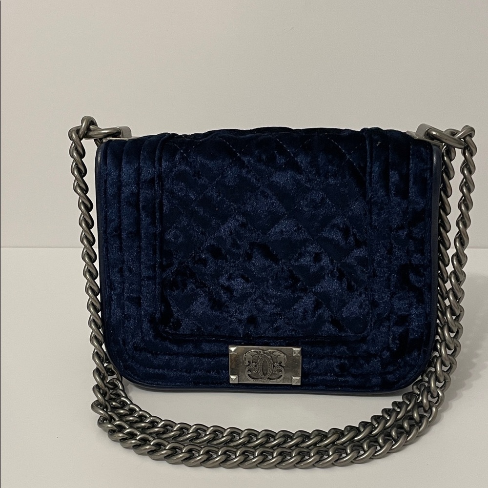 Sharif 1827 Luxurious Navy Velvet Quilted  Crossbody Bag with Chain Strap